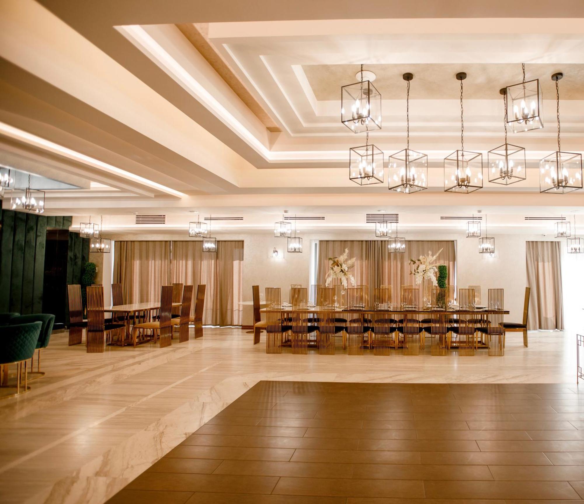 Aghababyan'S Hotel Ереван Екстериор снимка The ballroom