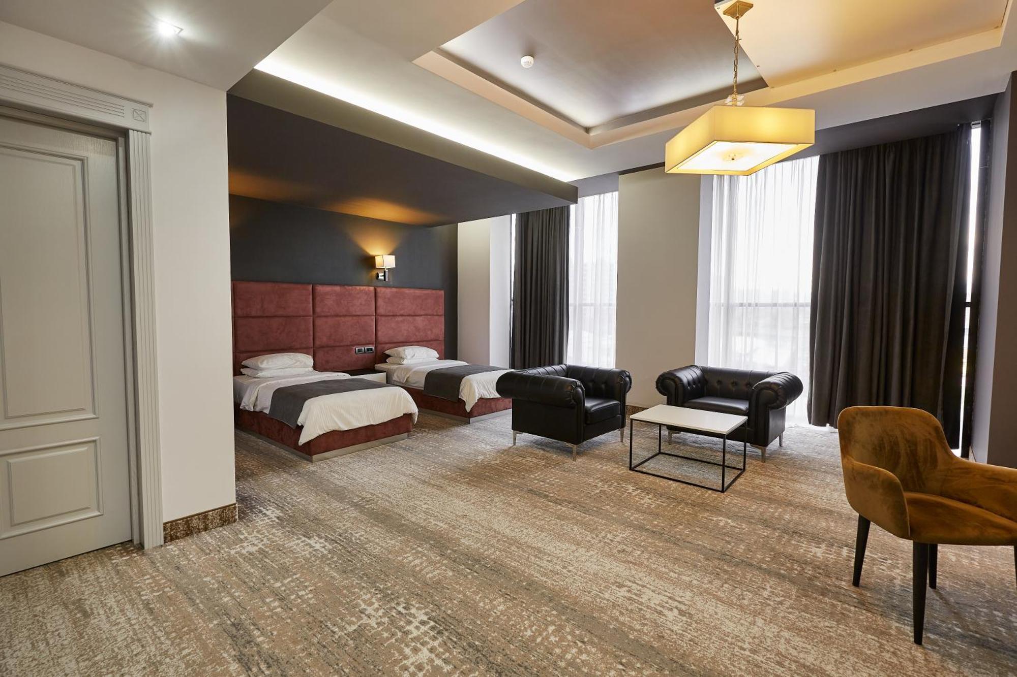 Aghababyan'S Hotel Ереван Екстериор снимка A suite at the hotel
