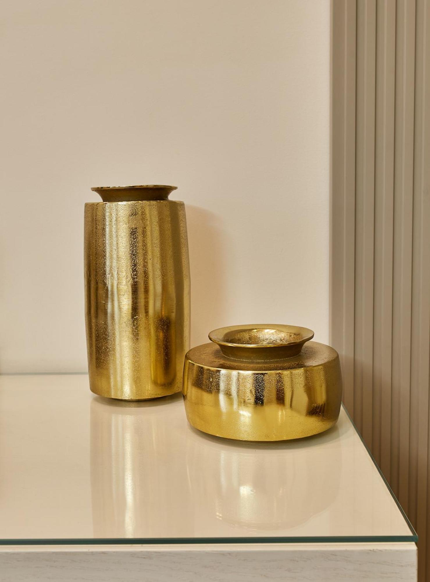 Aghababyan'S Hotel Ереван Стая снимка Gold ceramic vases