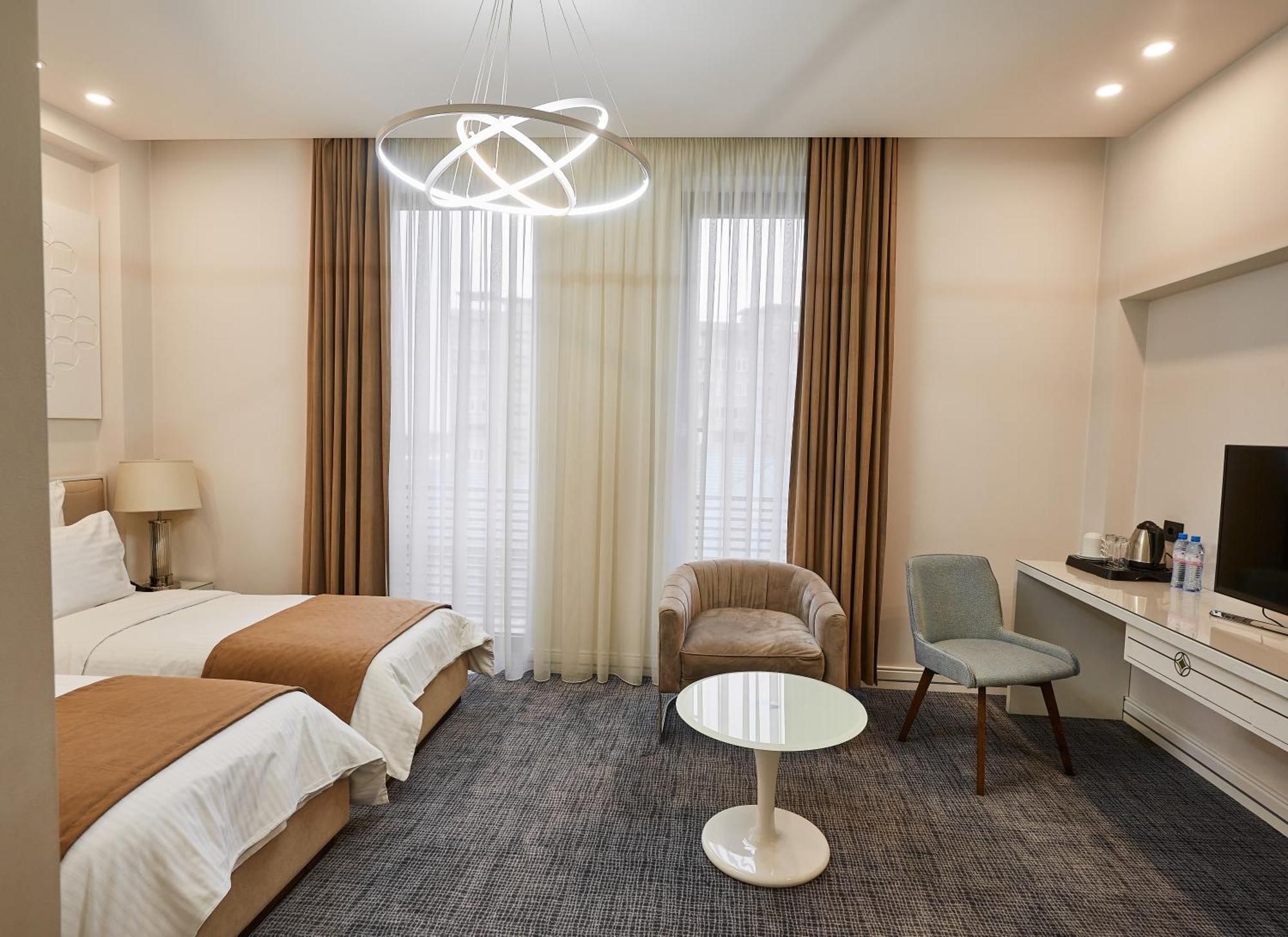 Aghababyan'S Hotel Ереван Стая снимка A room at the hotel
