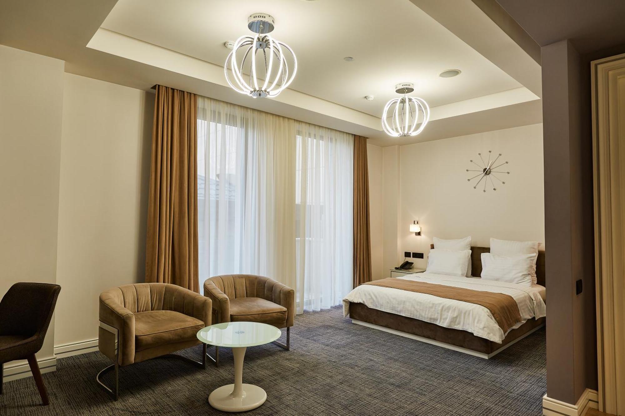Aghababyan'S Hotel Ереван Стая снимка A room at the hotel