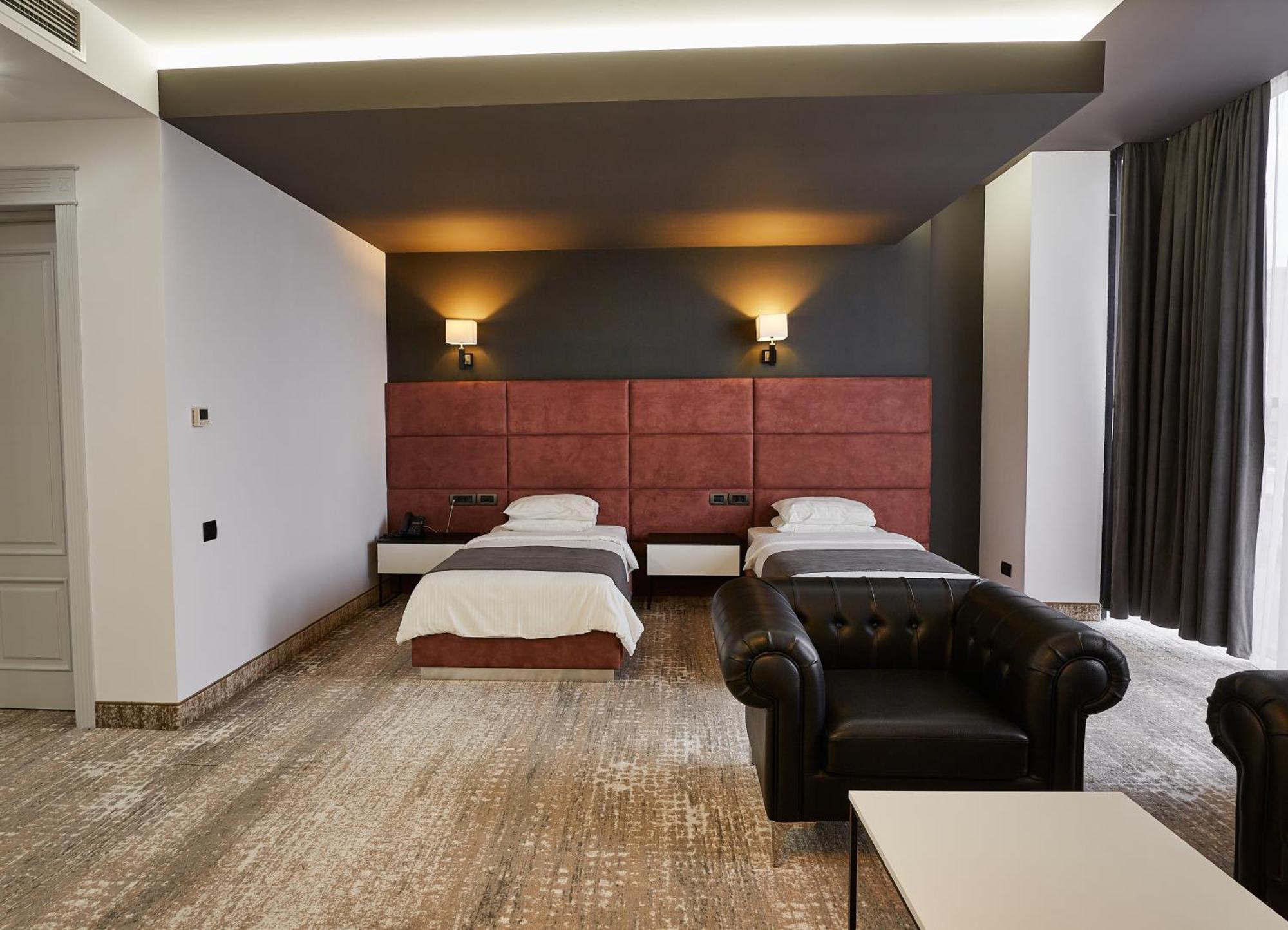 Aghababyan'S Hotel Ереван Стая снимка A room at the hotel