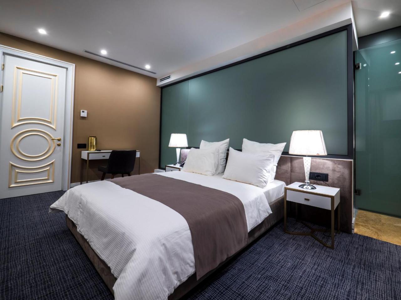 Aghababyan'S Hotel Ереван Екстериор снимка Deluxe room