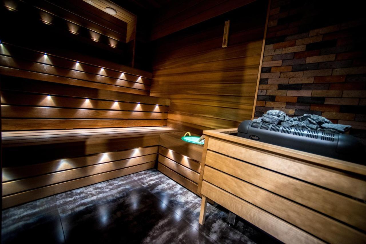 Aghababyan'S Hotel Ереван Екстериор снимка A modern Finnish sauna