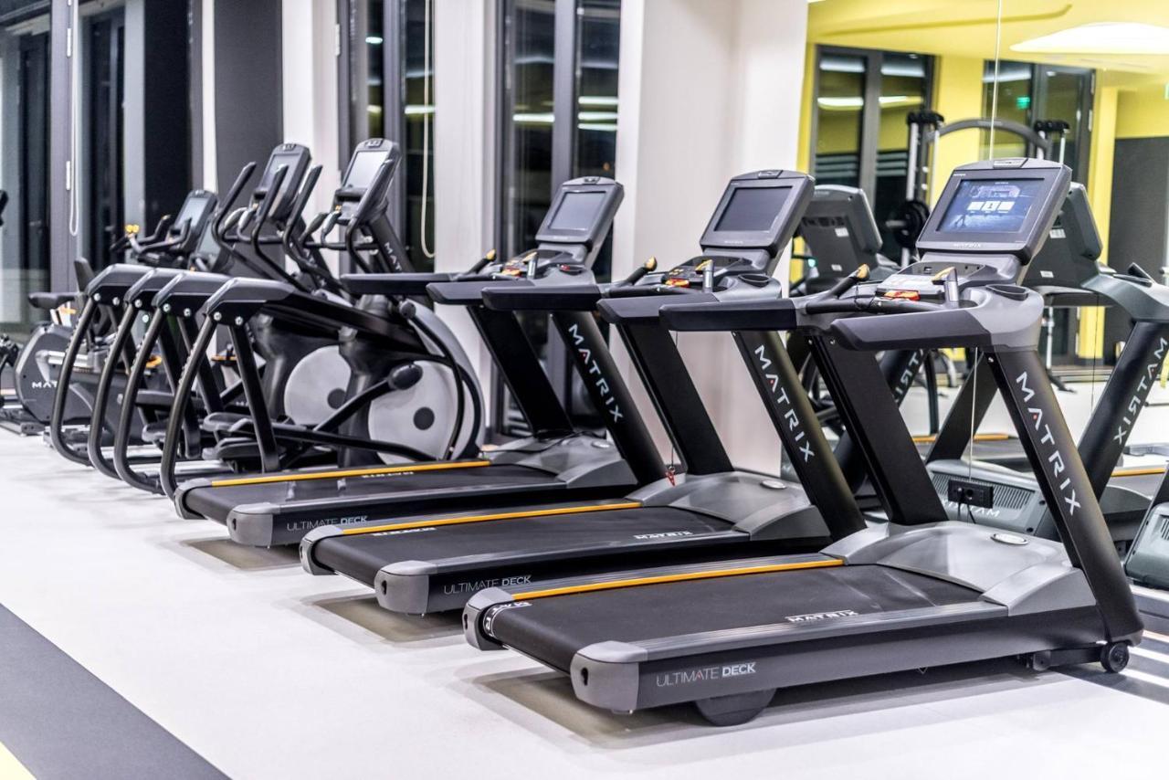 Aghababyan'S Hotel Ереван Екстериор снимка Treadmills in a gym